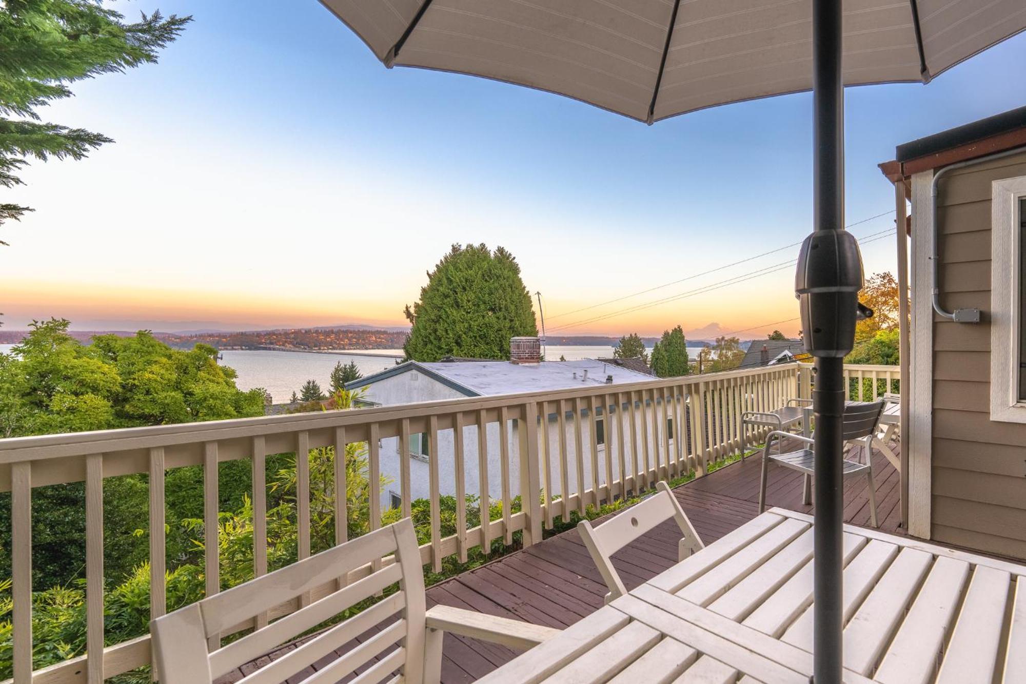 Sunrise On Lake Washington Villa Seattle Eksteriør billede