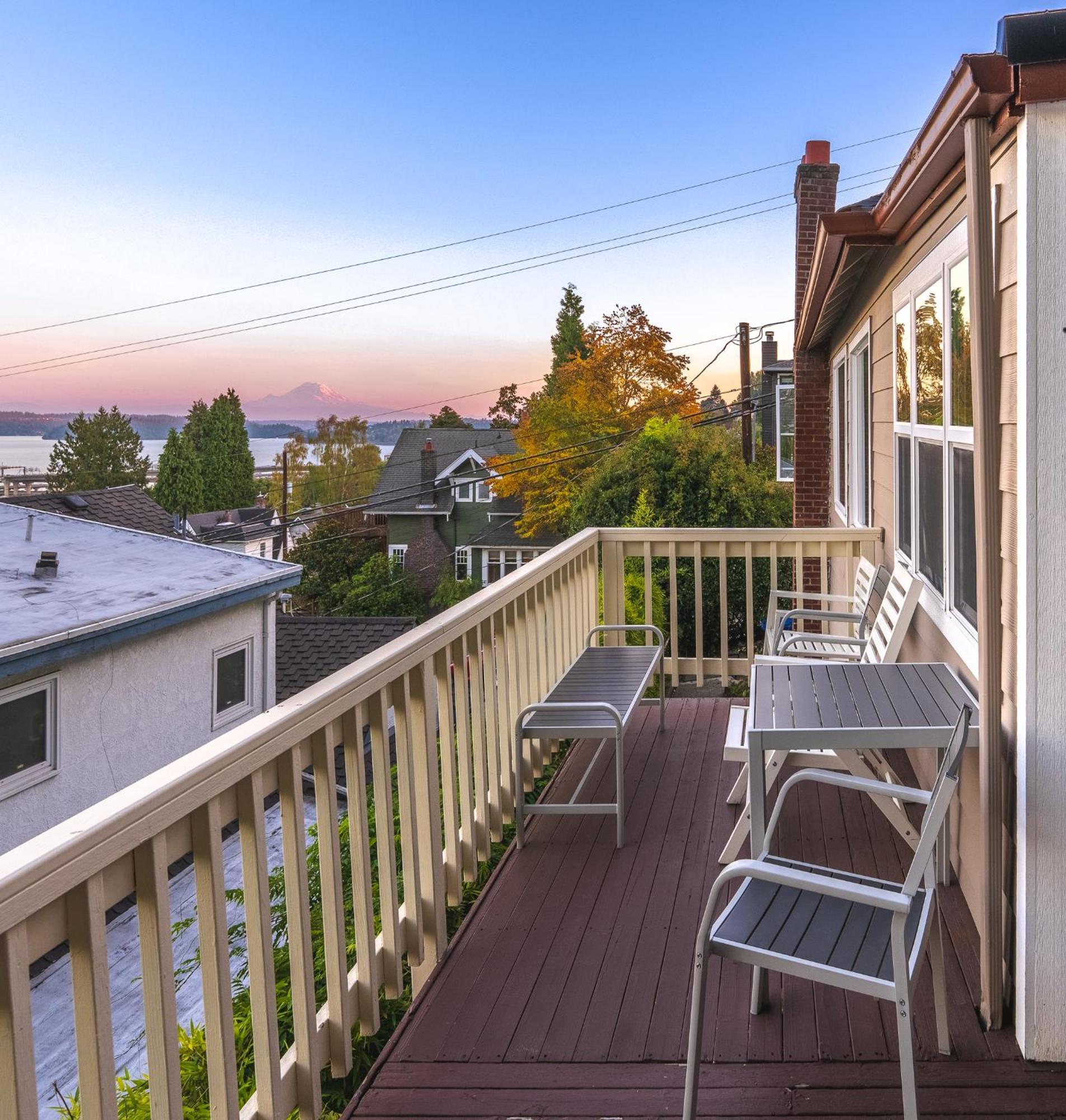 Sunrise On Lake Washington Villa Seattle Eksteriør billede